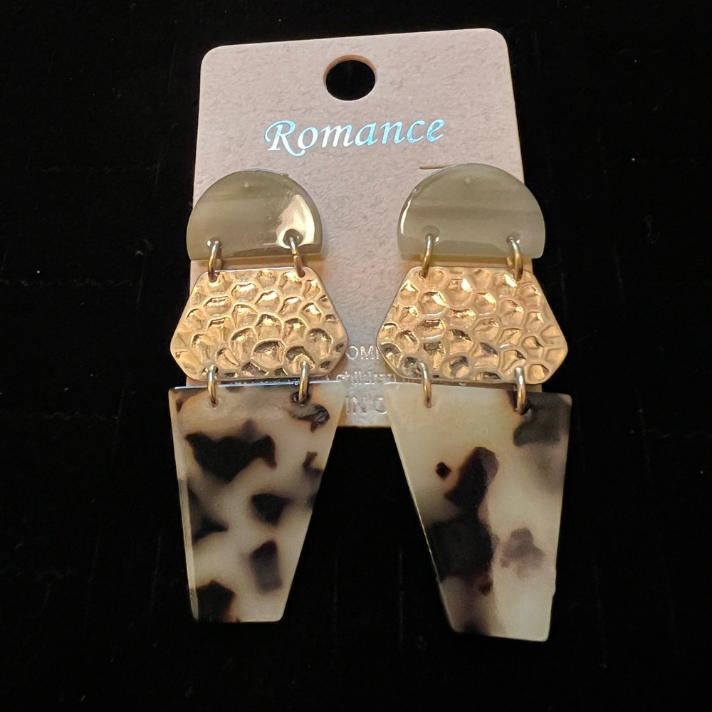 Tortoise Shell and Gold Patterned Earrings NWT